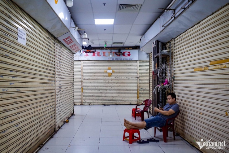 Nhiều gian hàng đóng cửa, không kinh doanh tại chợ An Đông (quận 5, TPHCM). Ảnh: Nguyễn Huế