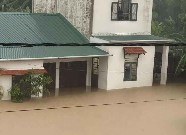 Lũ tràn vào trong đêm, người dân thốt lên 'không kịp trở tay' - 2