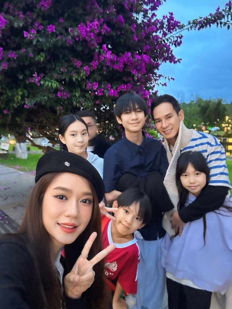 Nghỉ hè chuẩn rich kid: Con sao Việt ở biệt thự, bay hạng sang, vừa chơi vừa học đủ mọi kỹ năng - 1