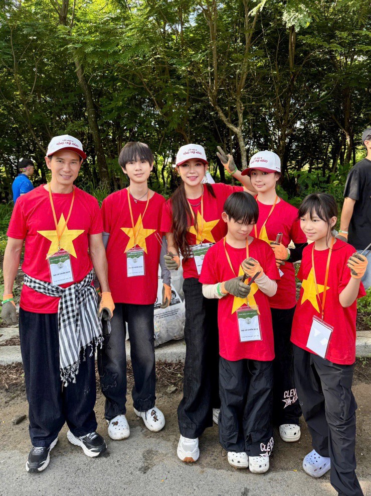 Nghỉ hè chuẩn rich kid: Con sao Việt ở biệt thự, bay hạng sang, vừa chơi vừa học đủ mọi kỹ năng - 6