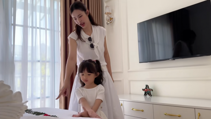 Nghỉ hè chuẩn rich kid: Con sao Việt ở biệt thự, bay hạng sang, vừa chơi vừa học đủ mọi kỹ năng - 13