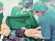 Cấp cứu trong đêm cứu người phụ nữ mang song thai 33 tuần nhiễm COVID-19