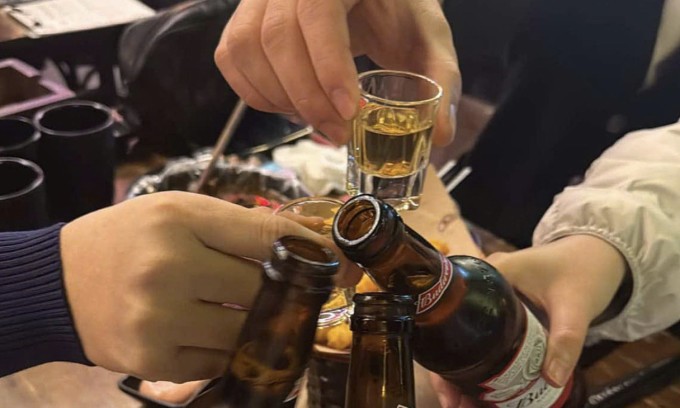 Sau khi uống rượu, bạn nên nghỉ ngơi, đi ngủ, không vận động mạnh. Ảnh: Phương Hằng