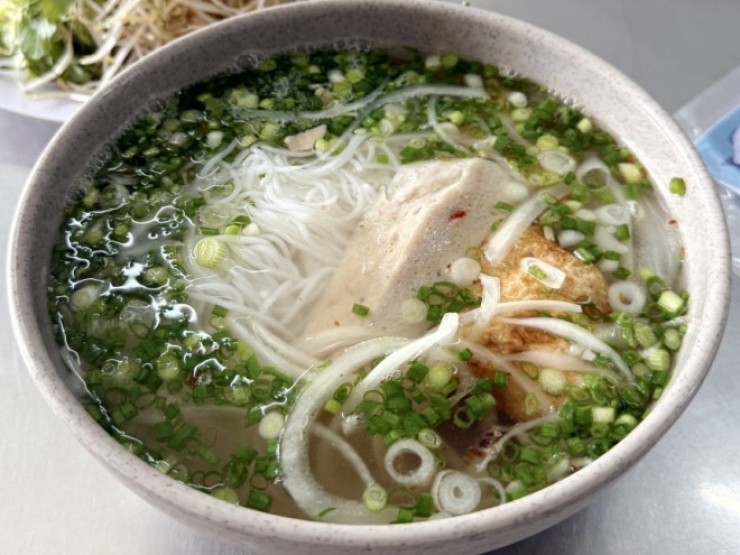 Món ngon Nha Trang khiến khách Hàn vừa thấy đã gọi liền 2 bát