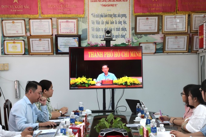 UBND phường Thới An kết nối trực tuyến với điểm cầu Thành ủy TP HCM, sáng 12/6. Ảnh: Lê Tuyết
