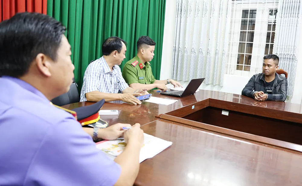 Chau Chan Nô tại cơ quan Công an. Ảnh: CACC
