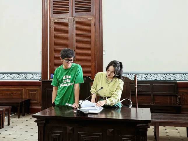 Nữ ca sĩ Ánh Linh tại phiên tòa phúc thẩm.