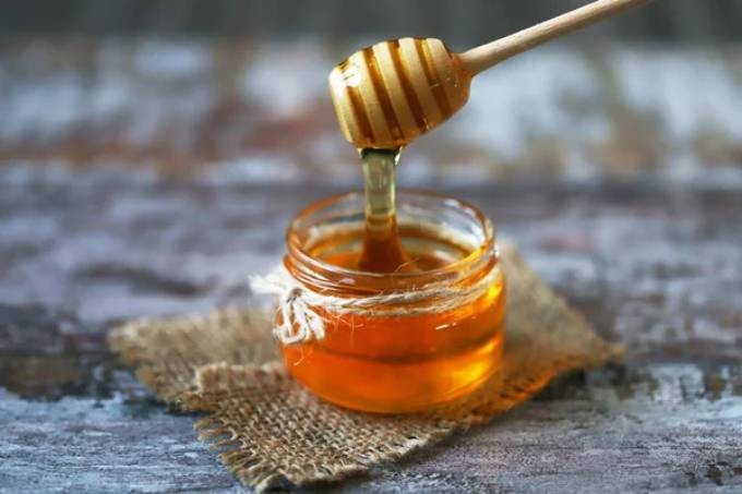 Mật ong tốt nhưng chứa nhiều fructose, tiêu thụ nhiều gây hại gan.