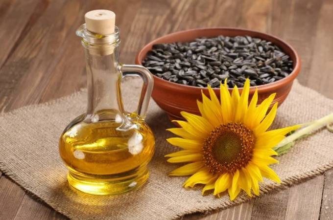 Dầu hạt như dầu hướng dương chứa nhiều omega-6, tiêu thụ nhiều dễ gây viêm.