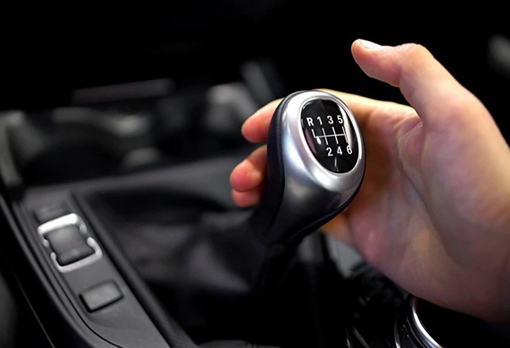 Trải nghiệm lái của xe số sàn chân thực hơn rất nhiều.