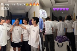 Hot hơn cả BTS xuất ngũ là màn tái ngộ của V với Park Seo Joon và "anh em Wooga", để mặt mộc mà đẹp trai quá chừng!