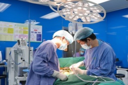 Chỉ đau đầu vào 9 - 10 giờ sáng, đi khám bất ngờ phát hiện khối u chèn ép não