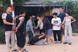 4 người Trung Quốc xịt hơi cay vào mặt tài xế cướp ô tô