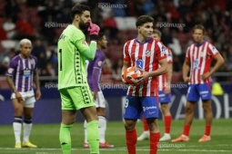 UEFA thay đổi luật vô cùng thú vị ngăn chặn thủ môn câu giờ
