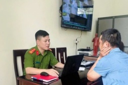 Xác định kẻ vừa đánh tới tấp nữ chủ quán cắt tóc, vừa quát lớn  " mi xúc phạm bồ tau " 