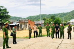 Sau mâu thuẫn, con rể nổ súng nhiều phát vào nhà cha vợ, cướp xe máy bỏ trốn