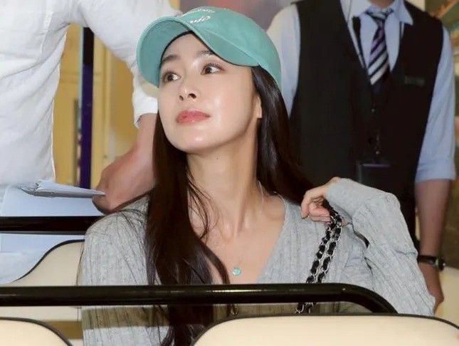 Kim Tae Hee ít đóng phim hơn do đó danh tiếng giảm sút.