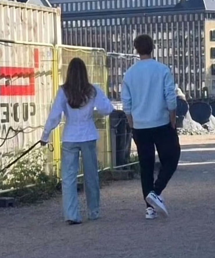 Sau bức ảnh này, Sinner được đồn đoán hẹn hò với người đẹp&nbsp;Laila