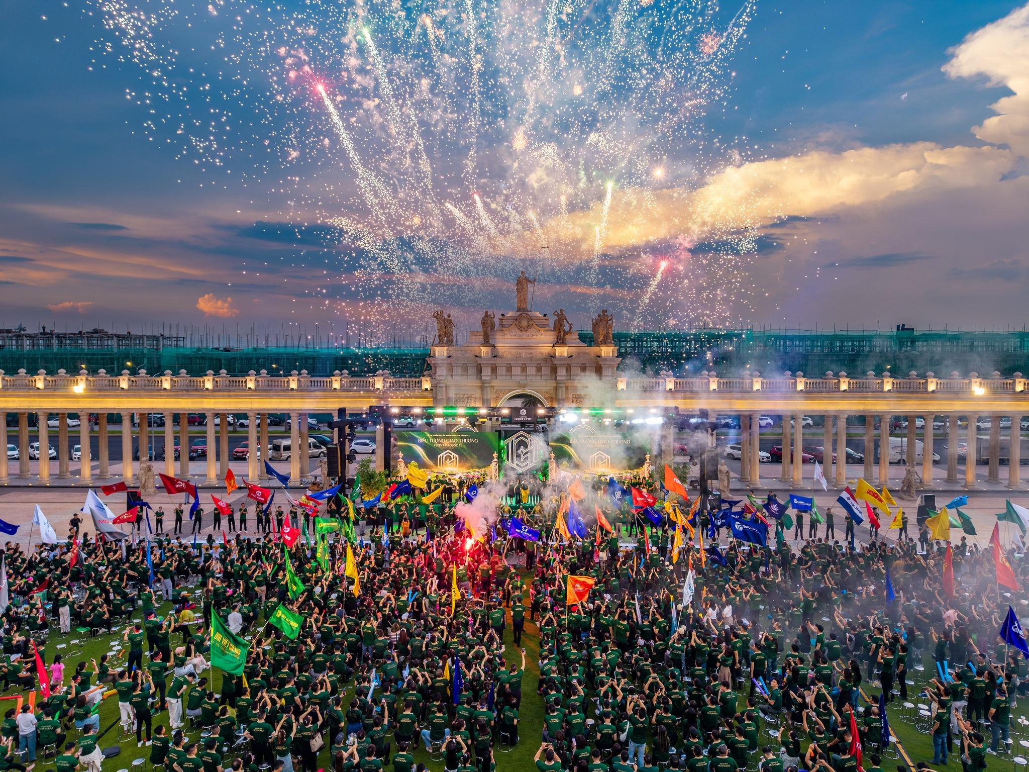 Sự kiện Kick-off quy tụ hơn 2.500 chuyên viên kinh doanh đến từ các đại lý lớn trên toàn quốc – tạo nên màn ra quân mãnh liệt và đầy khí thế.