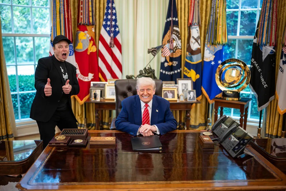 Ông Trump đáp trả hành động xuống thang của Elon Musk - 1