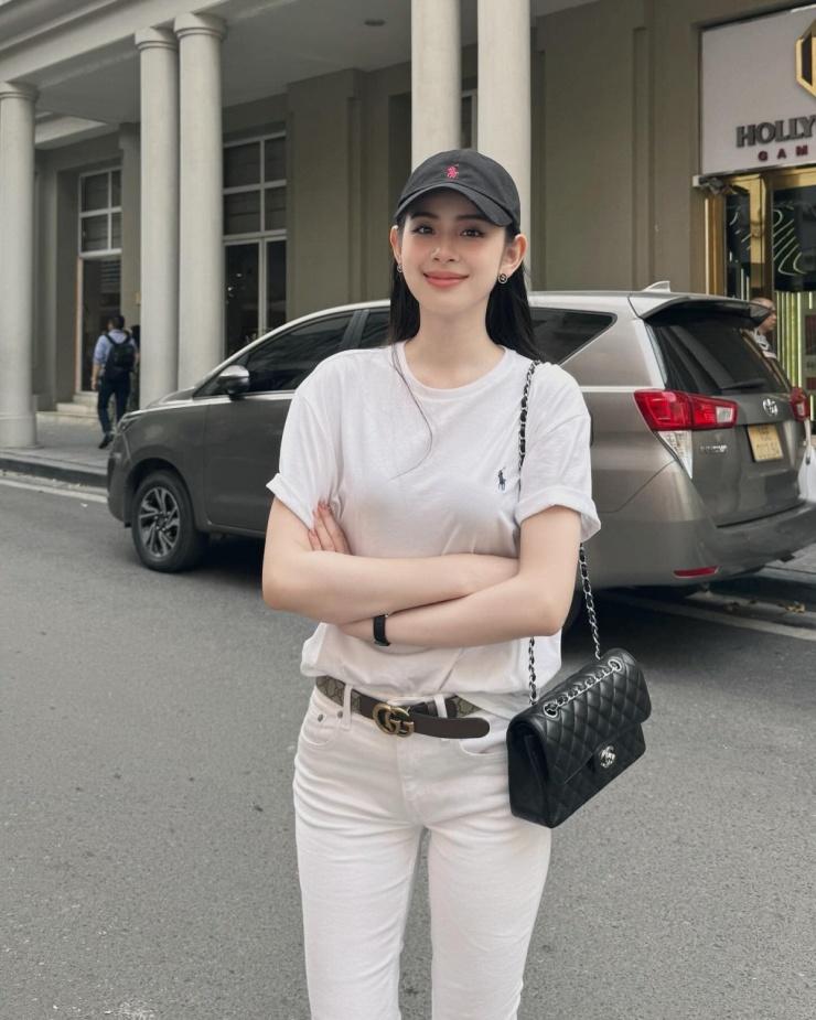 'Dâu hào môn' Hương Liên gây sốt khi bắt mốt áo 'giàu ngầm' - 3