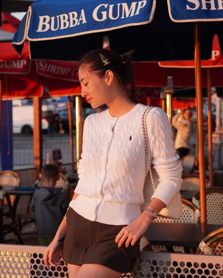 'Dâu hào môn' Hương Liên gây sốt khi bắt mốt áo 'giàu ngầm' - 8