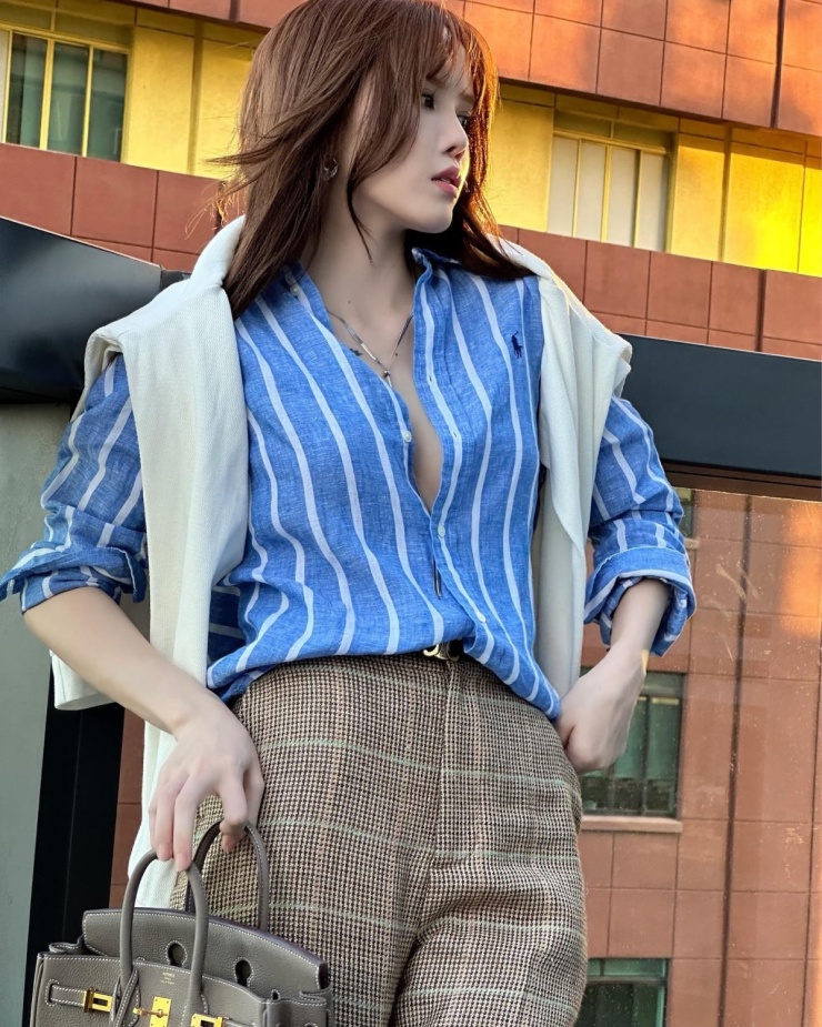 'Dâu hào môn' Hương Liên gây sốt khi bắt mốt áo 'giàu ngầm' - 7