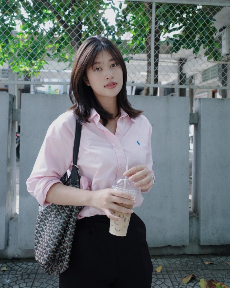 'Dâu hào môn' Hương Liên gây sốt khi bắt mốt áo 'giàu ngầm' - 9