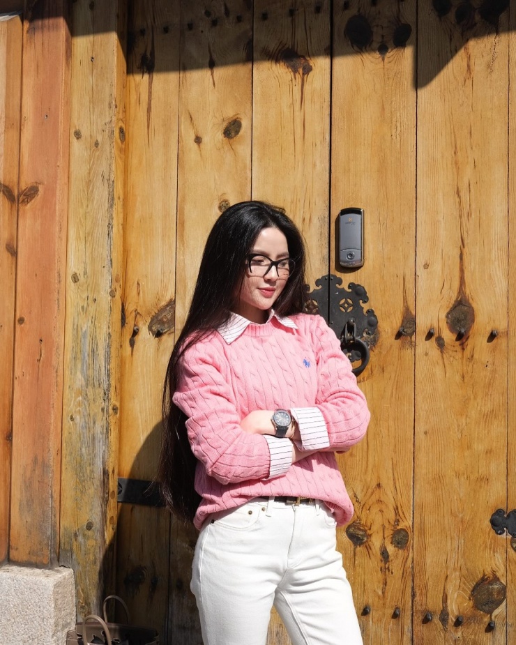 'Dâu hào môn' Hương Liên gây sốt khi bắt mốt áo 'giàu ngầm' - 10