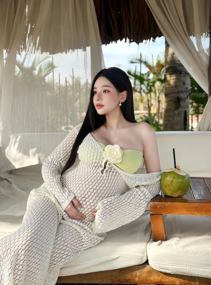 Nhiều người để lại bình luận trầm trồ với sắc vóc "không thua kém thời con gái" dù đang trong thai kỳ của bà xã Trọng Lân.