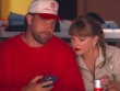 Taylor Swift và bạn trai đi xem khúc côn cầu