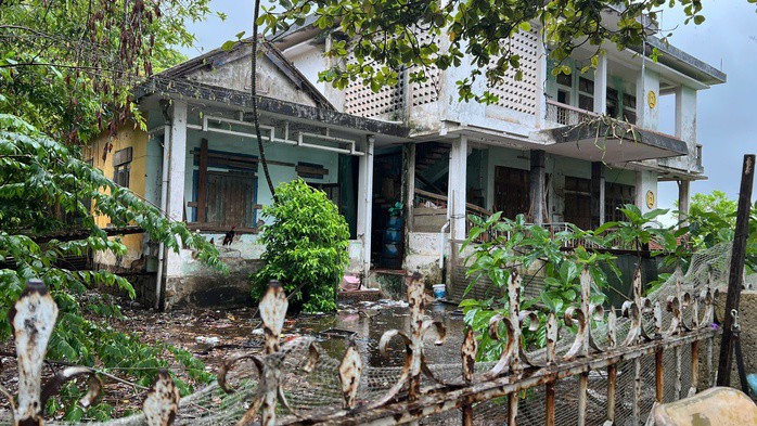 Bí ẩn những ngôi nhà hoang ven Quốc lộ 49 ở cố đô Huế - 2