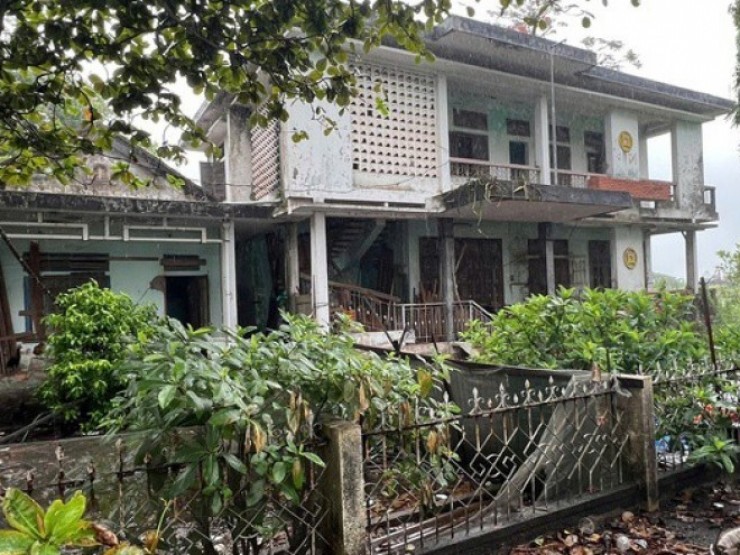 Bí ẩn những ngôi nhà hoang ven Quốc lộ 49 ở cố đô Huế
