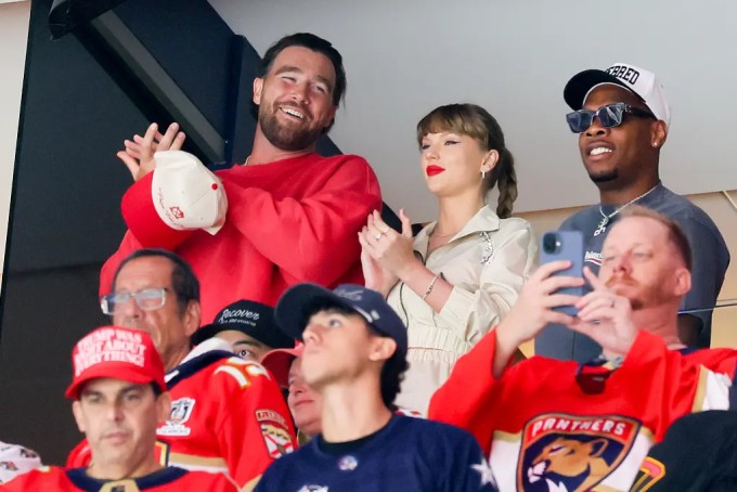 Taylor và Travis hẹn hò đi xem bóng. Ảnh: TNT