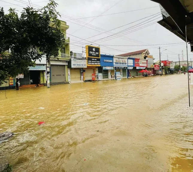 Mưa lũ tại miền Trung diễn biến phức tạp: Vỡ đê quai đập thủy lợi ở Quảng Bình - 3