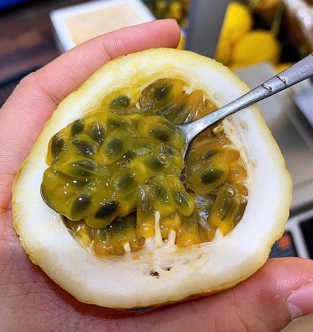 Thịt quả mềm, mọng nước và giàu dinh dưỡng, chứa nhiều vitamin C, chất xơ và các chất chống oxy hóa.