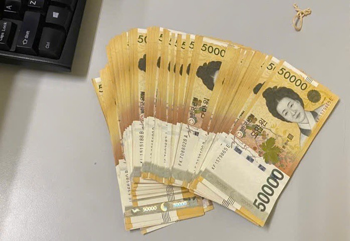 Số tiền hành khách bỏ quên. Ảnh: NIA