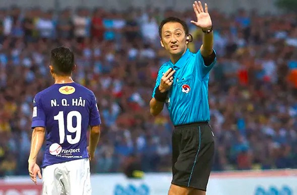 Ông Iida Jumpei gây chú ý với kỷ lục rút thẻ đỏ nhanh nhất thế giới, sẽ trở lại V-League bắt trận Thanh Hóa - Công an Hà Nội tại vòng 25
