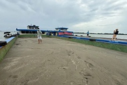 Tạm giữ 17 đối tượng liên quan 5 tàu khai thác, vận chuyển hơn 2.400 m3 cát