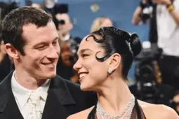 Dua Lipa xác nhận đính hôn với nam diễn viên Callum Turner, khoe nhẫn 3 tỷ