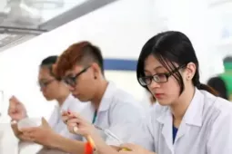Trường Đại học Dược Hà Nội công bố mức học phí năm 2025, điểm chuẩn hai năm gần đây