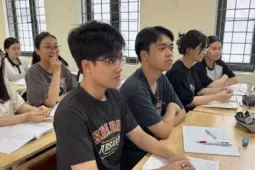 Thi tốt nghiệp THPT 2025: Học sinh làm gì để  ' vượt vũ môn ' ?