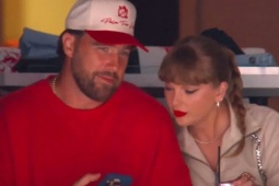 Taylor Swift và bạn trai đi xem khúc côn cầu