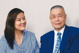 " Ngưu Ma Vương " U90: Hạnh phúc bên vợ kém 37 tuổi và con trai 2 tuổi