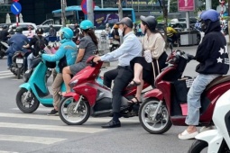 Nếu không có ý định vượt đèn đỏ, sao cứ phải dừng xe quá vạch làm gì?