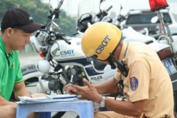 Ngậm ngùi mất tháng lương nếu ra đường quên một trong 3 loại giấy tờ này?
