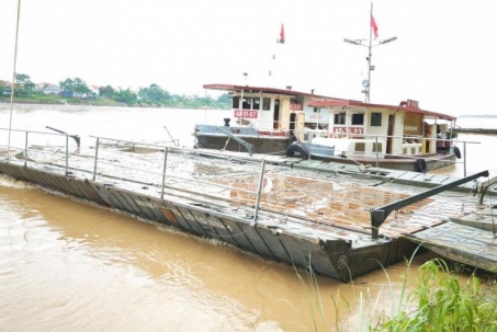 Nối lại cầu phao Phong Châu