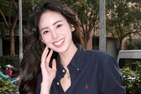 'Dâu hào môn' Hương Liên gây sốt khi bắt mốt áo 'giàu ngầm'