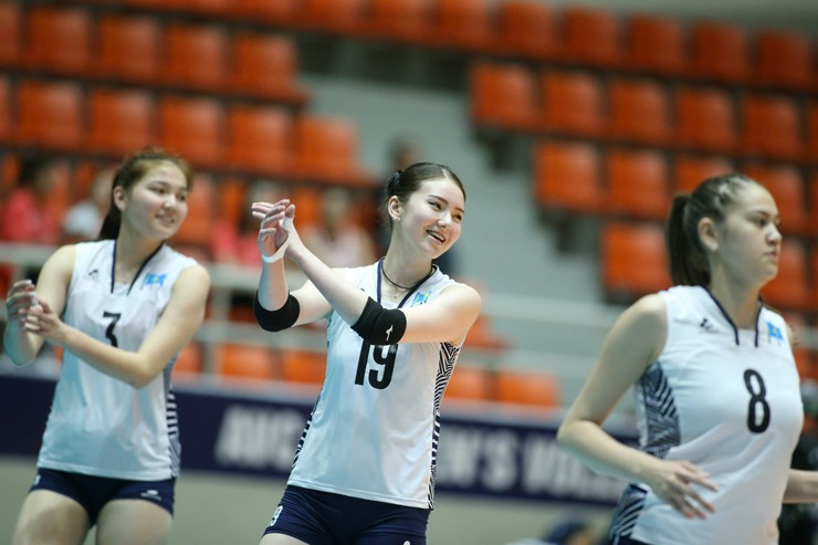 Dù không thể vào chung kết nhưng tuyển Kazakhstan nhận được nhiều lời khen bởi sự nỗ lực tới cùng. Đặc biệt, đội bóng này sở hữu rất nhiều tay đập xinh đẹp, luôn trở thành tâm điểm mỗi khi xuất hiện trước ống kính truyền hình.