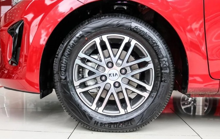 Sedan phổ thông KIA Soluto có nhiều ưu điểm sao doanh số vẫn ì ạch? - 4